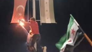 ÖSO yanlısı Suriyeliler Türk bayrağı yaktı