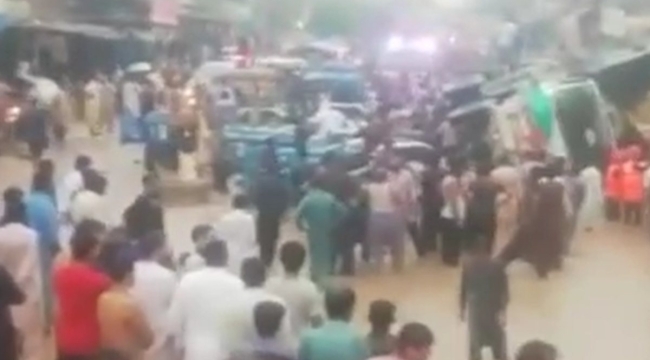 Pakistan'da trafik kazası: 13 ölü, 5 yaralı