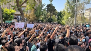 Amini'nin ölümü: Protestolarda en az 2 kişi öldü