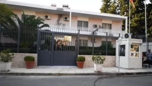 Atina'da, İran Büyükelçiliğine molotoflu saldırı