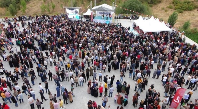 Bingöllü iş adamı çekilişle 1 kişiye ev hediye etti