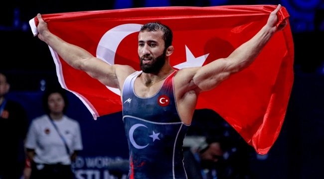 Burhan Akbudak Dünya Güreş Şampiyonu oldu