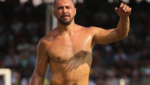 Elmalı'da altın kemer Ali Gürbüz'ün oldu