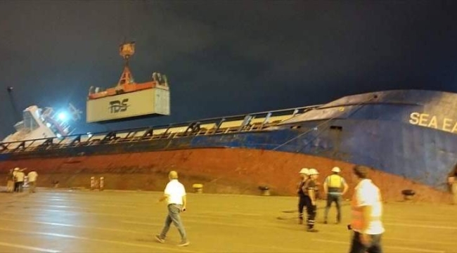 İskenderun'da konteyner gemisi battı