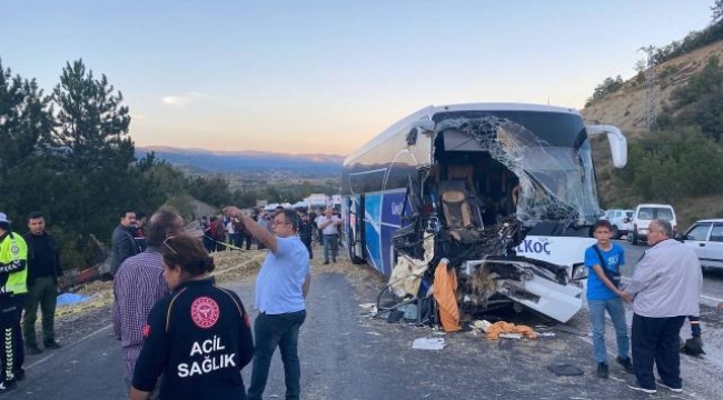 Kastamonu'da otobüs ile traktör çarpıştı: 1 ölü