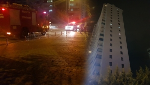 Konya'da bir binaya yıldırım isabet etti