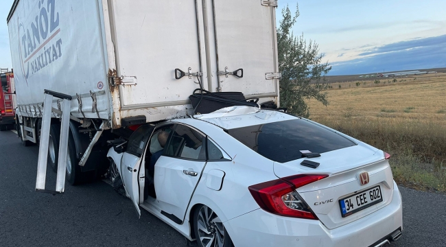 Konya'da otomobil kamyona çarptı: 1 ölü, 3 yaralı