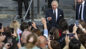 Kral III. Charles, Galler ziyaretinde protesto edildi