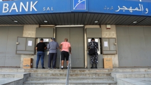 Lübnan'da kapanan bankalar tekrar açıldı