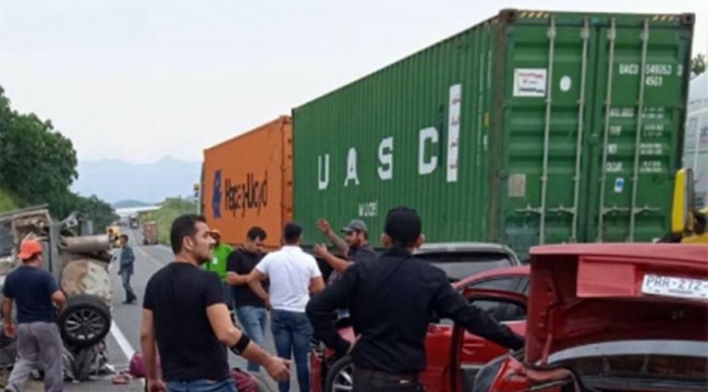 Meksika'da tır dehşeti: 10 ölü, 10 yaralı var