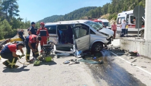 Muğla'da minibüs bariyere çarptı: 2 ölü, 2 yaralı