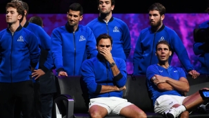 Roger Federer kariyerini gözyaşlarıyla noktaladı