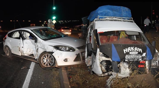 Şanlıurfa'da işçi minibüsü kaza yaptı: 16 yaralı 