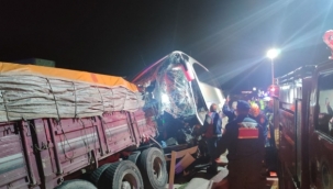 Amasya'da otobüsle kamyon çarpıştı: 2 kişi öldü