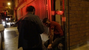 Bursa'da mahalleli, hırsızı dövüp direğe bağladı