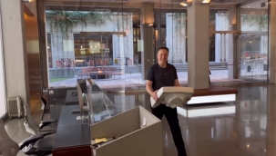 Elon Musk ve lavabosu Twitter Genel Merkezi'nde