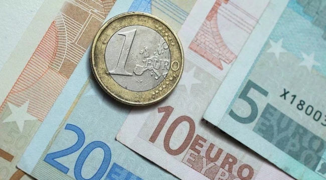 Euro Bölgesi enflasyonu yıllık bazda %9,9 oldu