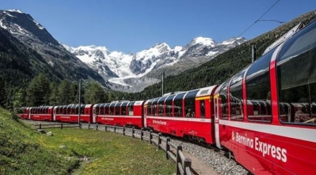 İsviçre'de dünyanın en uzun yolcu treni sefer yaptı