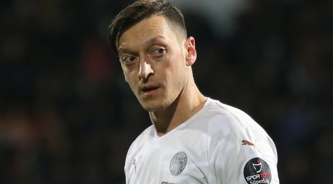 Mesut Özil fıtık ameliyatı oldu