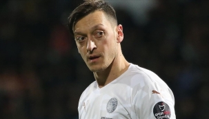 Mesut Özil fıtık ameliyatı oldu
