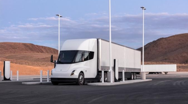 Musk, Tesla Semi üretiminin başladığını duyurdu