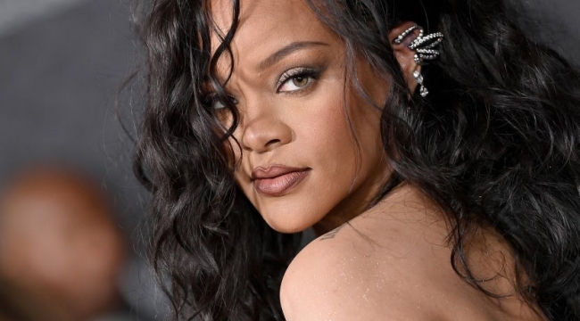 Rihanna'dan 6 yıl sonra yeni şarkı: Lift Me Up 