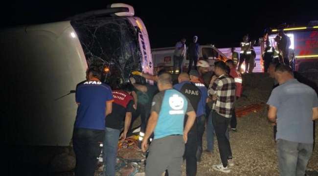 Şanlıurfa'da yolcu otobüsü devrildi: 20 yaralı var