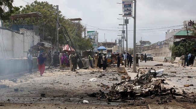 Somali'de bombalı intihar saldırısı: 12 kişi öldü