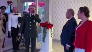 Vali selamlamayan askerler görevden alındı