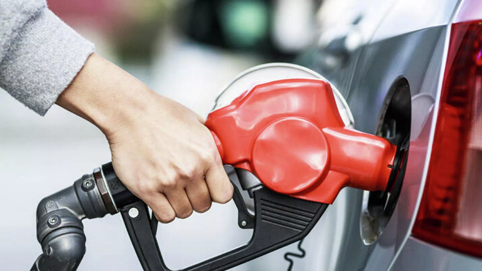 Benzine 1,31 kuruş, otogaza 49 kuruş zam yapıldı