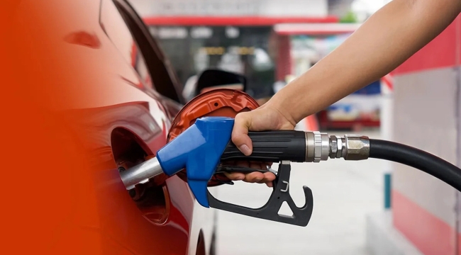 Benzine beklenen 71 kuruşluk zam gerçekleşti