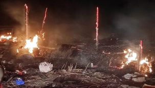 Diyarbakır'da göçer çadırında yangın çıktı 