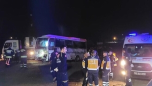 Diyarbakır'da polis aracı devrildi: 17 yaralı