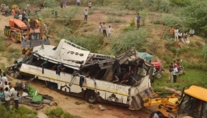 Hindistan'da otobüs kazası: 12 ölü, 3 yaralı var