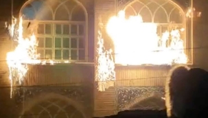 İran devrim lideri Humeyni'nin evi ateşe verildi