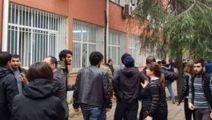 İstanbul Üniversitesi'nde öğrenciler kavga etti