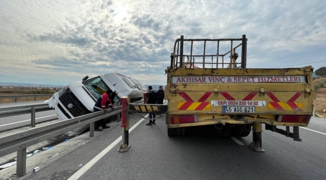 Osmaniyesporlu taraftarları taşıyan minibüs Manisa'da kaza yaptı