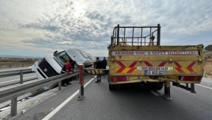 Manisa'da taraftarları taşıyan minibüs kaza yaptı