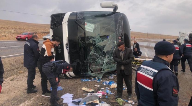 Sivas'ta otobüs kazası: 2 ölü, 43 yaralı