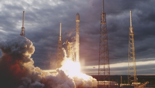 SpaceX, Eutelsat 10B uydusunu uzaya gönderdi
