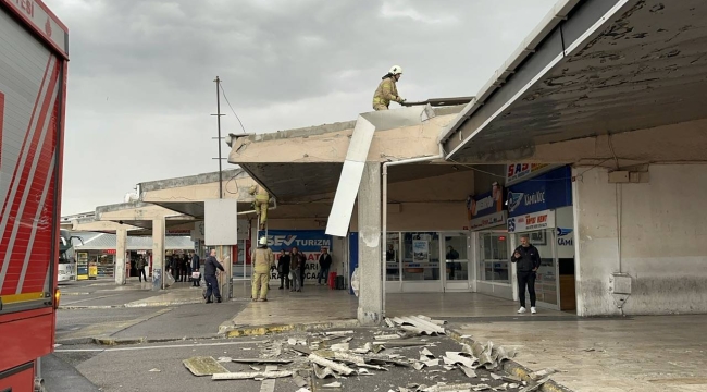 Üsküdar Harem otogarının çatısı uçtu 