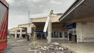 Üsküdar Harem otogarının çatısı uçtu 