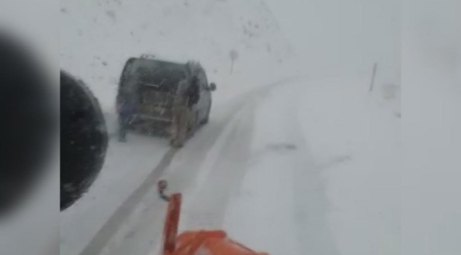 Van'da kar yağışı: Yollar beyaza büründü