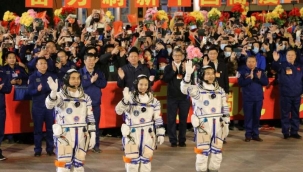 Çinli 3 astronot, 183 gün sonra Dünya'ya döndü 