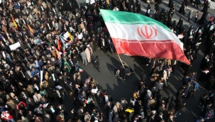 İran'da ölen gösterici sayısı 476'ya yükseldi