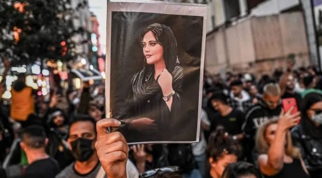 İranlı göstericiler: "Diktatöre ölüm"