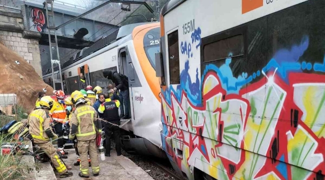 İspanya'da iki tren çarpıştı: 155 yaralı