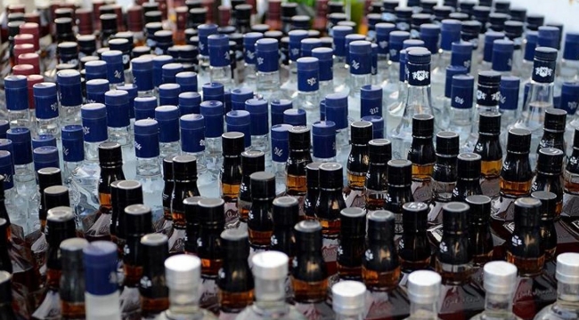 İzmir'de 12 bin litre sahte alkol ele geçirildi
