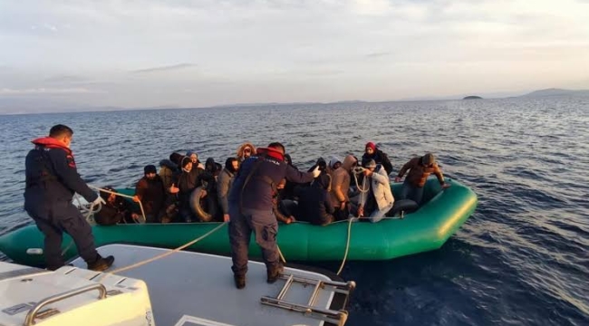 İzmir ve Aydın açıklarında 85 kaçak kurtarıldı
