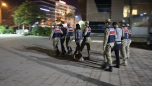 Kilis'te yakalanan 47 kaçak sınır dışı edildi